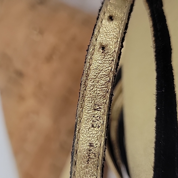 Arturo Chiang Wedge Sandals Size 9.5 Black and gold - Picture 12 of 13